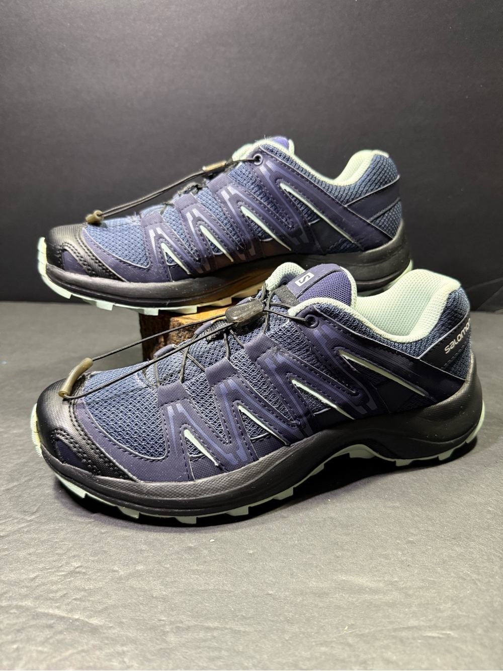 Salomon Women’s Blue Hiking and Trail Shoe Size -7.5